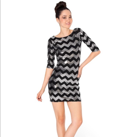 ZIG ZAG SILVER 3/4 SLEEVE DRESS Blackmilk - Picture 2 of 4